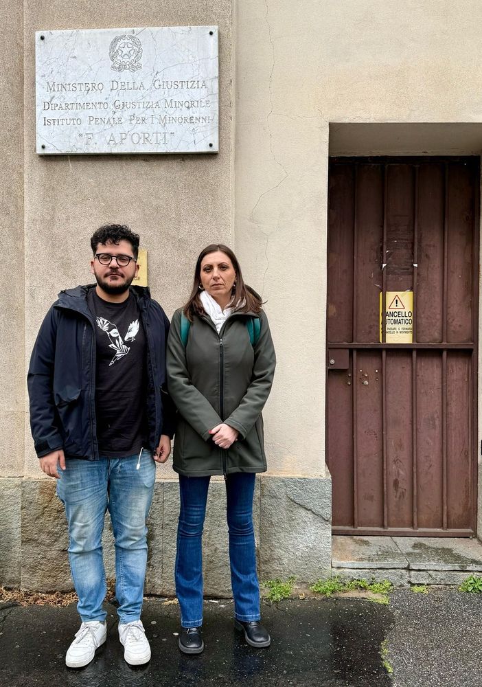 Patrick Zaki e Valentina Cera (AVS) in visita al carcere minorile di Torino