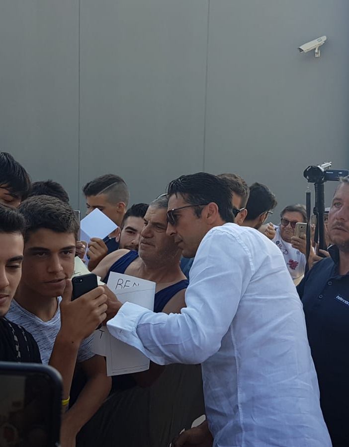 Accoglienza calorosa al J-Medical, questa mattina, per Gigi Buffon