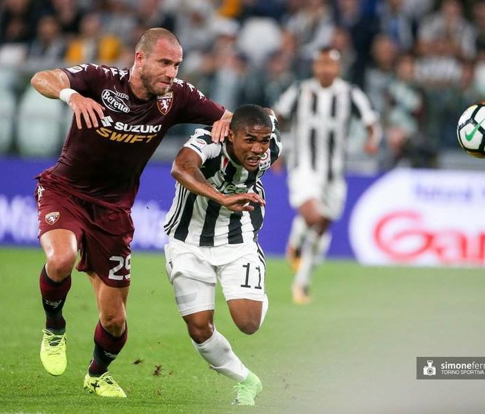 Douglas Costa, è in ballottaggio con Bernardeschi per una maglia da titolare