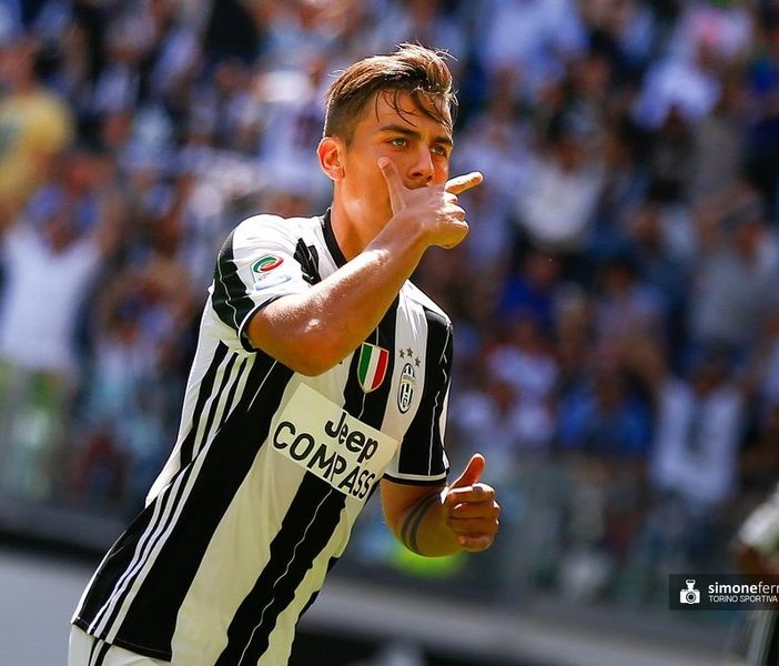 Juve, Dybala scende in campo contro il razzismo: &quot;Se serve, bisogna anche interrompere le partite&quot;