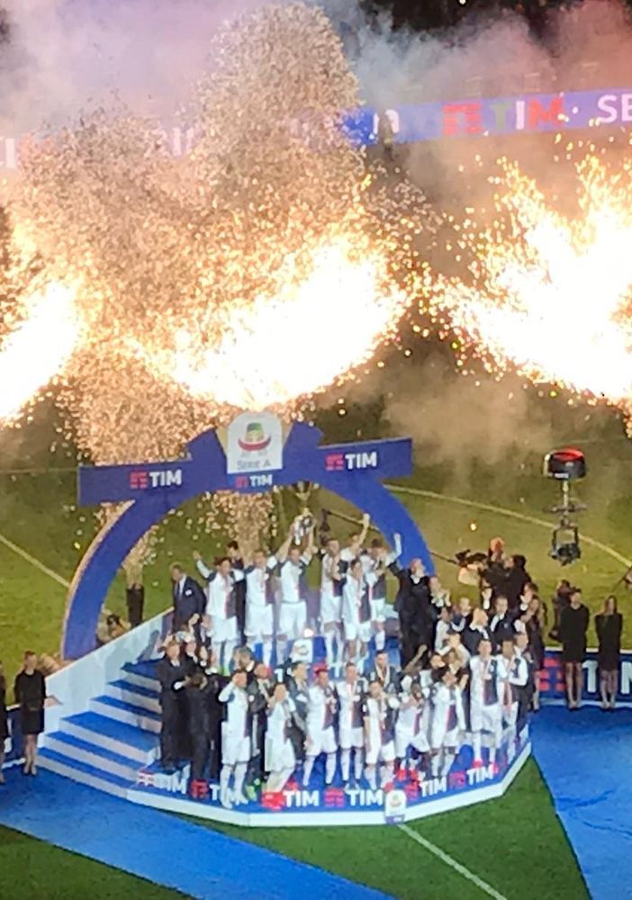 Juve, Mandzukic risponde a Ilicic nella notte della festa Scudetto: l'ultima di Allegri allo Stadium finisce 1-1 (FOTO)