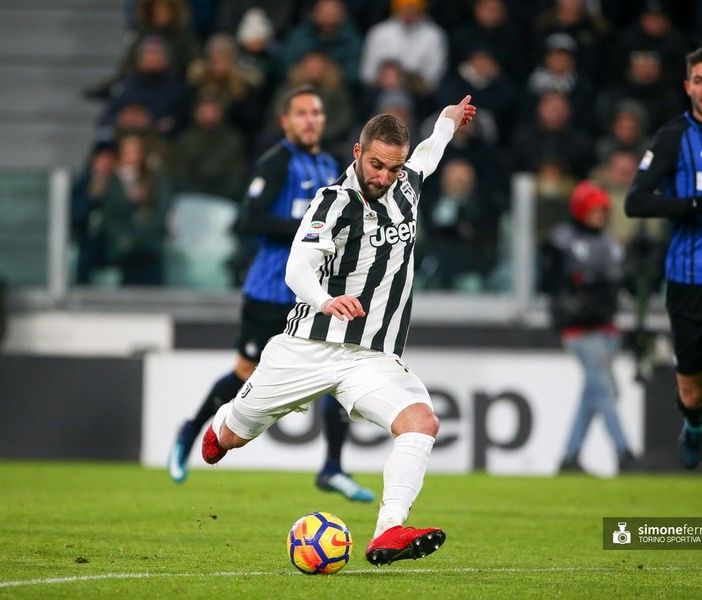 Coronavirus, Higuain lascia Torino e vola con jet privato in Argentina. In fuga anche Pjanic e Khedira