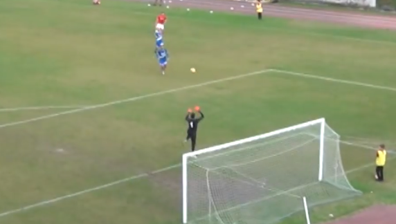 Il gol da 35 metri di Barbuio dell'Aygreville