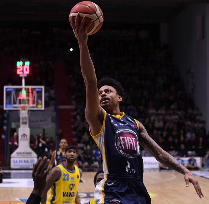 Basket, la Fiat Torino a Cantù per ripartire