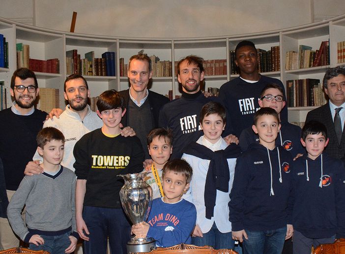 La coppa Italia vinta dalla squadra di Basket “Fiat Torino Auxilium” esposta al Castello della Banca Alpi Marittime