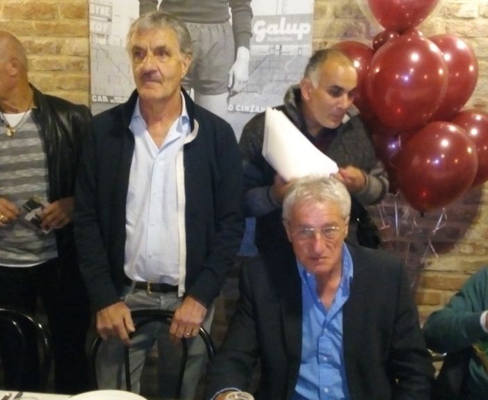 A Chieri grande festa per i campioni d’Italia del 1976. Pulici e Castellini: “Qualcuno insegni ai giocatori del Toro di oggi cosa significa indossare la maglia granata” (FOTO e VIDEO)
