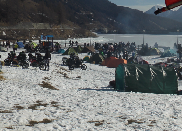 A Pontechianale torna la pacifica invasione dei biker più “temerari”: nel week-end c’è l’Agnellotreffen