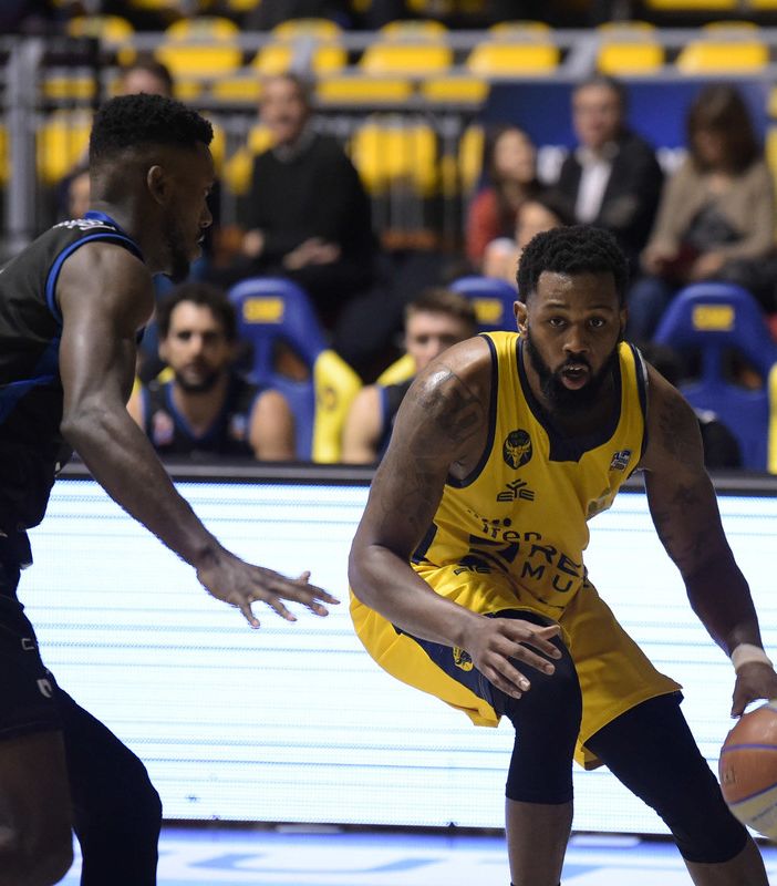 La Reale Mutua Basket batte Latina grazie ad un gran secondo tempo
