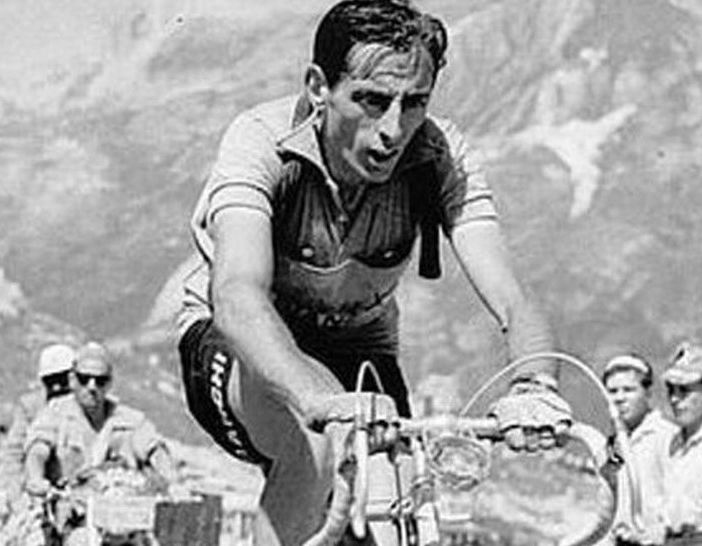Domattina alle 4 la Cuneo-Pinerolo con biciclette degli anni 40 e con abbigliamento rigorosamente d’epoca