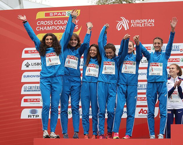 Giada Licando sul podio con la squadra azzurra: è la prima da sinistra