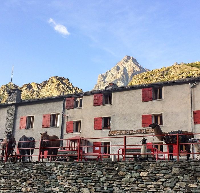 E’ aperto l’albergo-rifugio Pian del Re di Crissolo. Chiuderà ai primi di ottobre