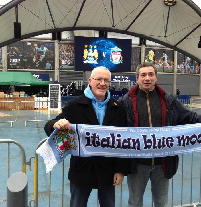 Renato Tubere a sinistra insieme a un compagno dell'Italian Blue Moon
