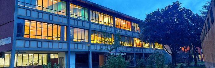 La "Cairoli" cambia look. 2 milioni per rifare impianti, luci e tetto della scuola La "Cairoli" cambia look. 2 milioni per rifare impianti, luci e tetto della scuola