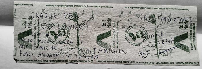 Lo scontrino con il ringraziamento della passeggera