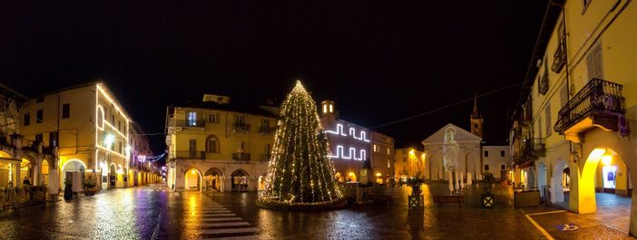 Con "tracce di luce" Carmagnola si avvicina al Natale aiutando cittadini e commercianti Con "tracce di luce" Carmagnola si avvicina al Natale aiutando cittadini e commercianti