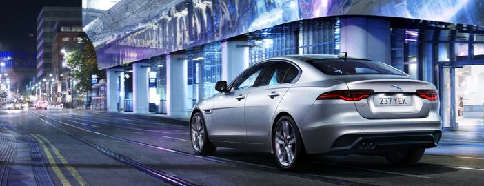 Jaguar XE: nuove tecnologie connesse e alimentazione mild-hybrid
