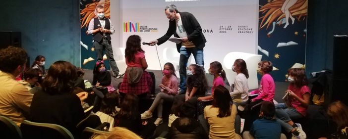 Salone del Libro, torna Adotta uno scrittore: incontri tra autrici e autori e le scuole di tutta Italia Salone del Libro, torna Adotta uno scrittore: incontri tra autrici e autori e le scuole di tutta Italia