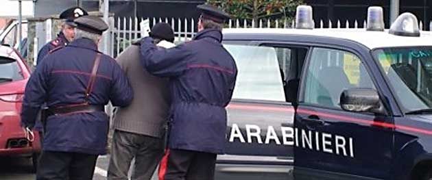 Evade dai domiciliari per andare a giocare a calcio: arrestato