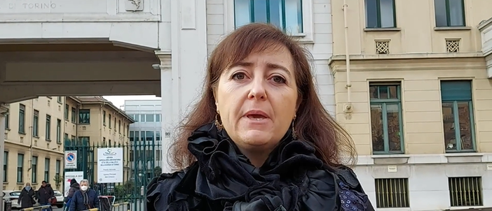 Monica Canalis davanti alle Molinette