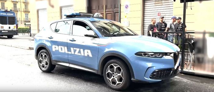 Controlli in zona Aurora: 91 persone identificate, 3 denunciate, chiusi 2 locali Controlli in zona Aurora: 91 persone identificate, 3 denunciate, chiusi 2 locali