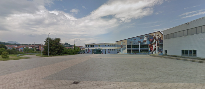 Il piazzale della piscina di Pinerolo Il piazzale della piscina di Pinerolo