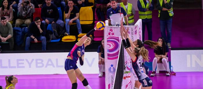 La Reale Mutua Fenera Chieri ’76 lotta ma si inchina 3-0 a Scandicci La Reale Mutua Fenera Chieri ’76 lotta ma si inchina 3-0 a Scandicci