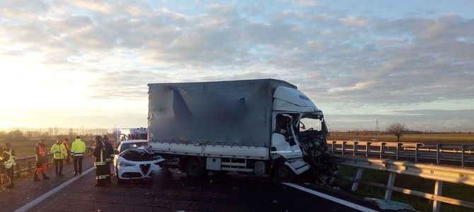 Incidente sulla Torino-Savona: autostrada chiusa tra Marene e Carmagnola, traffico in tilt