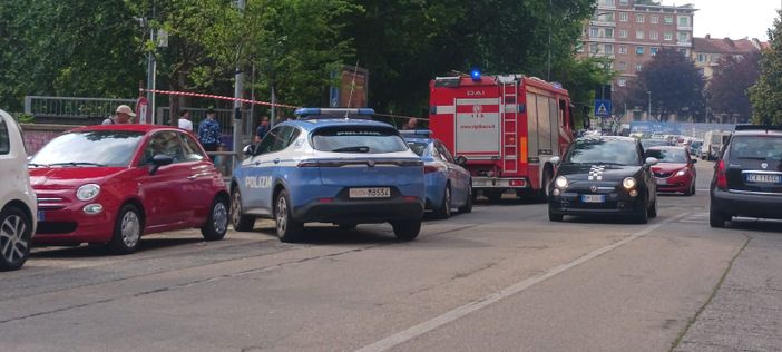 L'intervento dei vigili del fuoco e della polizia L'intervento dei vigili del fuoco e della polizia