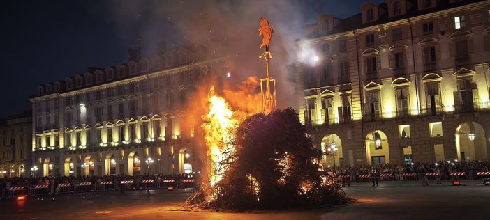Dopo 10 anni il farò di San Giovanni cade dal lato sbagliato