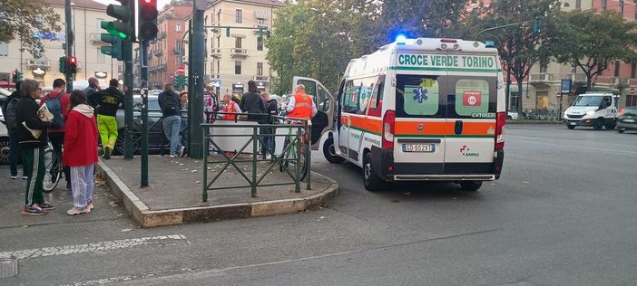 Brutto incidente in corso Ferrucci: ambulanza sul posto, momenti di paura Brutto incidente in corso Ferrucci: ambulanza sul posto, momenti di paura