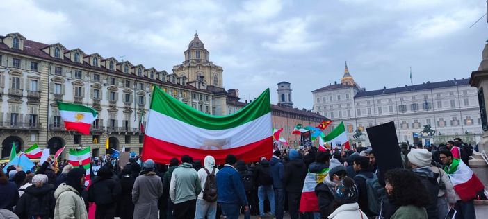 Torino scende in piazza per l’Iran: "Questo è l’anno del sangue"