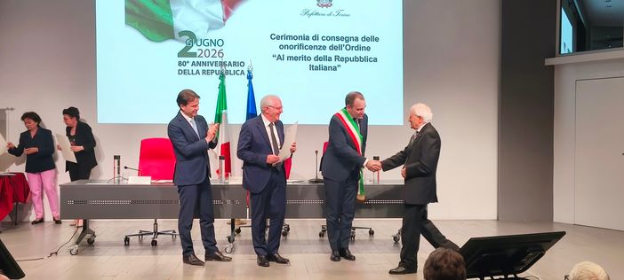 Onorificenze al Merito della Repubblica, un momento della premiazione Onorificenze al Merito della Repubblica, un momento della premiazione