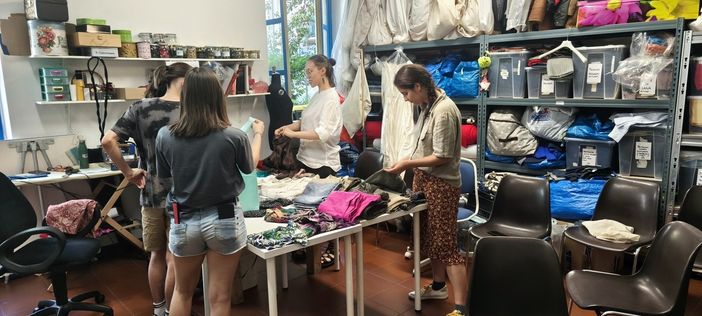 La Summer Academy di Abito tra laboratori di sartoria e donazioni ai senzatetto La Summer Academy di Abito tra laboratori di sartoria e donazioni ai senzatetto