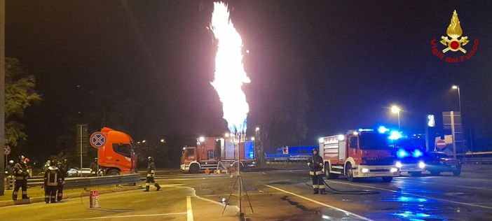 Camion fermo in autostrada tra Alessandria e Tortona: conclusa la bonifica del serbatoio GNL