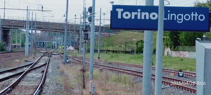 Allarme sui binari: persona investita tra le stazioni di Moncalieri e Torino Lingotto Allarme sui binari: persona investita tra le stazioni di Moncalieri e Torino Lingotto