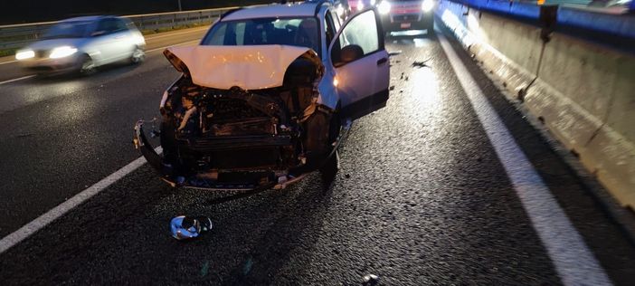 Tamponamento in tangenziale, rallentamenti al traffico con code in entrambe le direzioni Tamponamento in tangenziale, rallentamenti al traffico con code in entrambe le direzioni