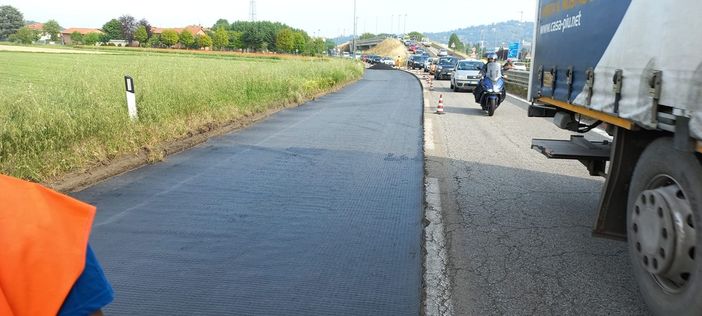 Lavori di asfaltatura sulla diramazione 3 della strada provinciale 198 (foto d'archivio) Lavori di asfaltatura sulla diramazione 3 della strada provinciale 198 (foto d'archivio)