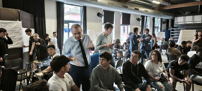 Trasporti, scuola, sanità e razzismo: giovani a confronto col sindaco Lo Russo