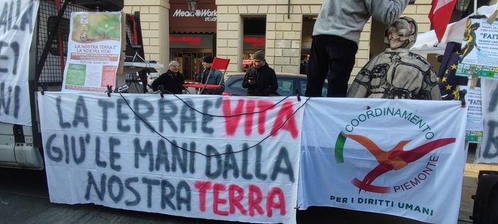 Insetti, UE e scie chimiche: la manifestazione dei sovranisti alimentari a Torino