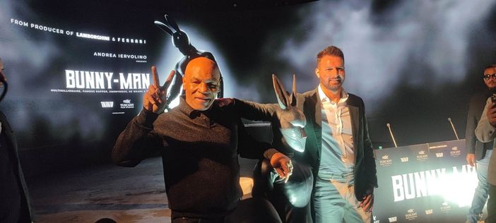 Mike Tyson a Torino per girare il film sul nuovo supereroe misterioso Mike Tyson a Torino per girare il film sul nuovo supereroe misterioso