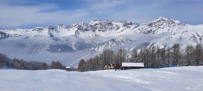La neve è tornata: a Bardonecchia si preparano le piste La neve è tornata: a Bardonecchia si preparano le piste