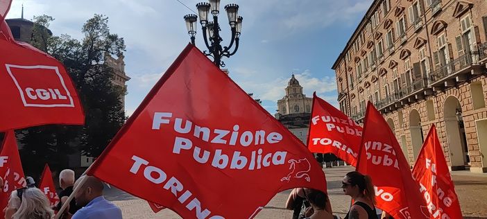 Scuola, gli assistenti agli alunni con disabilità in piazza: "Lavoriamo a cottimo, chiediamo una stabilizzazione"