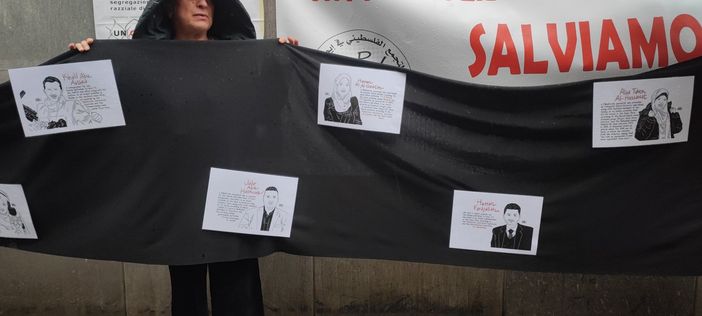 Piobesi si schiera con Gaza e riempie le strade di lenzuoli bianchi