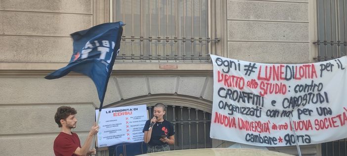 Caro affitti e sfratti per le Universiadi, tornano le proteste degli studenti in tenda Caro affitti e sfratti per le Universiadi, tornano le proteste degli studenti in tenda