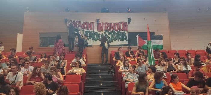 Università occupata, gli studenti consegnano le richieste al Rettore. E intanto un Dipartimento vota sì al boicottaggio