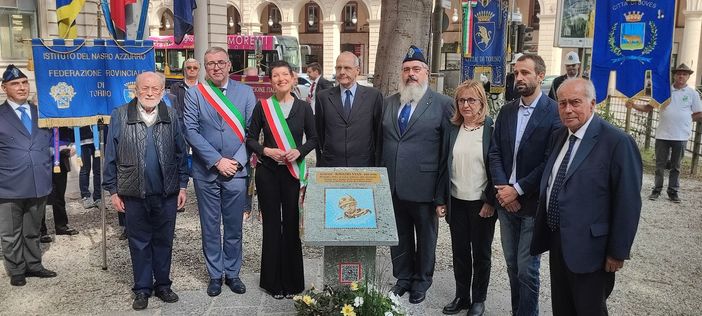 Impiccato perché partigiano: corso Vinzaglio celebra Ignazio Vian con una nuova targa Impiccato perché partigiano: corso Vinzaglio celebra Ignazio Vian con una nuova targa