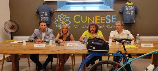 Presentata la nuova avventura di Giovanni Panzera "Pedalando tra le aquile - Summer edition" (VIDEO) Presentata la nuova avventura di Giovanni Panzera "Pedalando tra le aquile - Summer edition" (VIDEO)