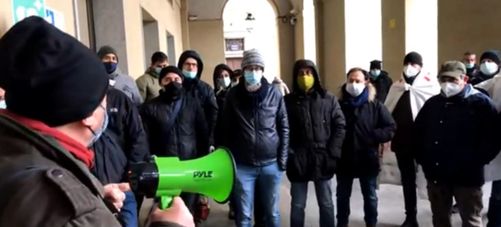 lavoratori Pininfarina engineering di fronte alla Regione durante la vertenza in piazza Castello