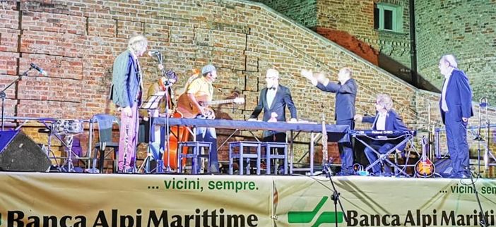 Banca Alpi Marittime, serata di divertimento e spettacolo con la Banda Osiris e i Trelilu in "Piemonte Carlo"
