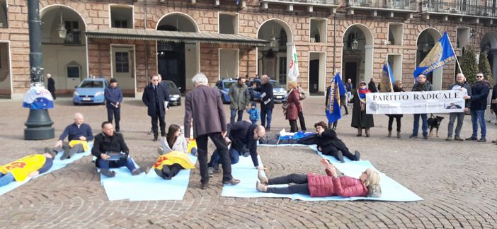 immagine di repertorio di un sit-in dei Radicali in piazza Castello